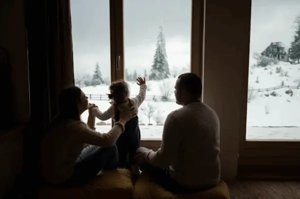 snow-day-family-looking-out-the-window
