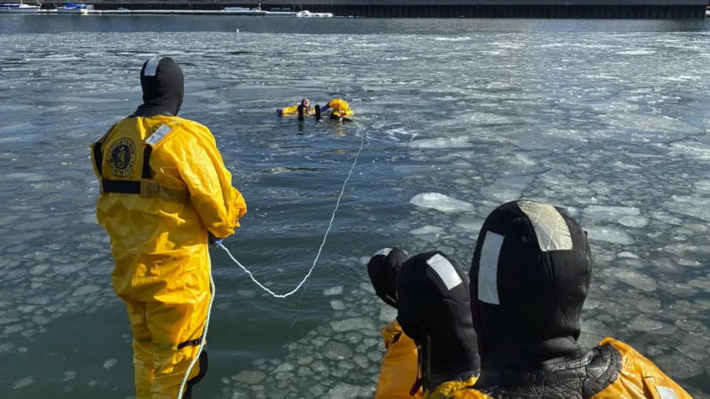 greenwich-firefighters-complete-cold-water-training