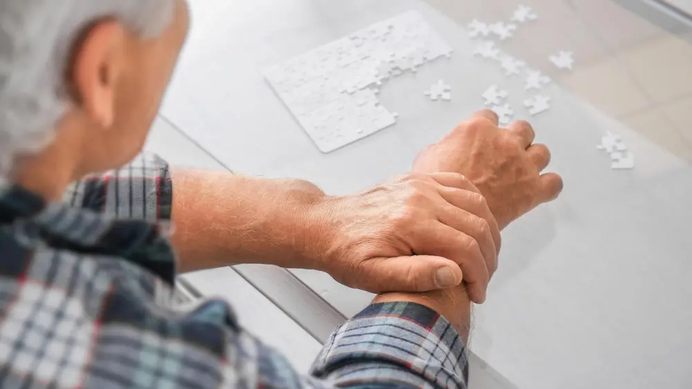 parkinsons-hand-tremors