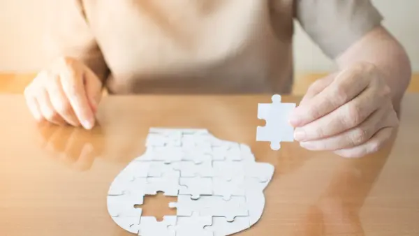 aging-memory-loss-dementia-brain-puzzle