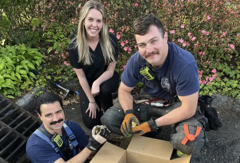 firefighters-rescue-ducklings-from-drain-2