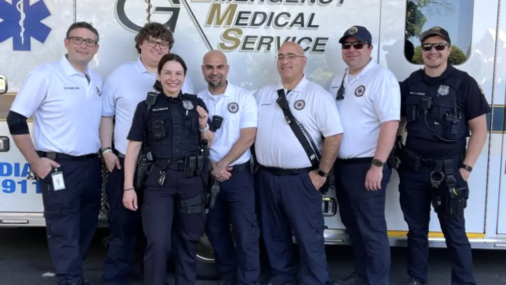 greenwich-police-recognize-ems-service