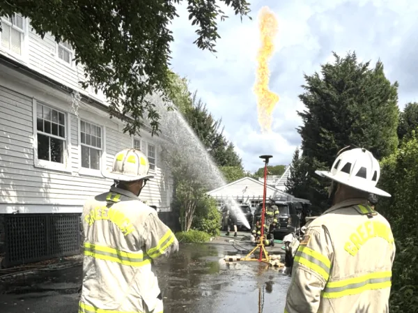 firefighters-safely-resolve-propane-leak-2