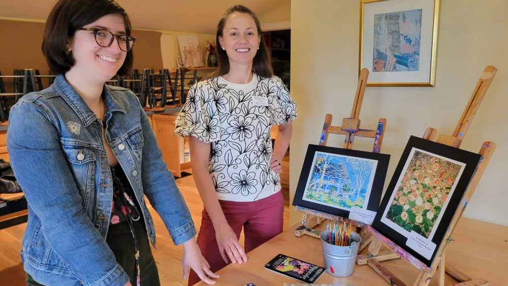 ghs-olivia-luntz-and-melissa-houston-setting-up-for-art-class