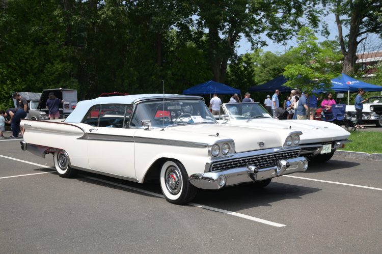 bestinshowwinnernicholaspasani1962-imperialcrownconvertible