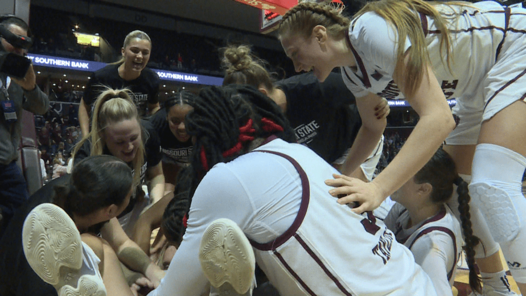 t_0cf625a374ff447d8535422b4915038d_name_msu_lady_bears_buzzer_beater