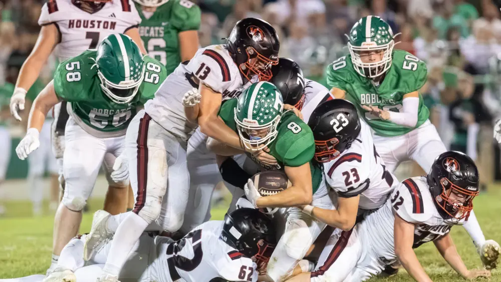 sept-26-2025-thayer-bobcats-battle-the-houston-tigers-in-high-school-football