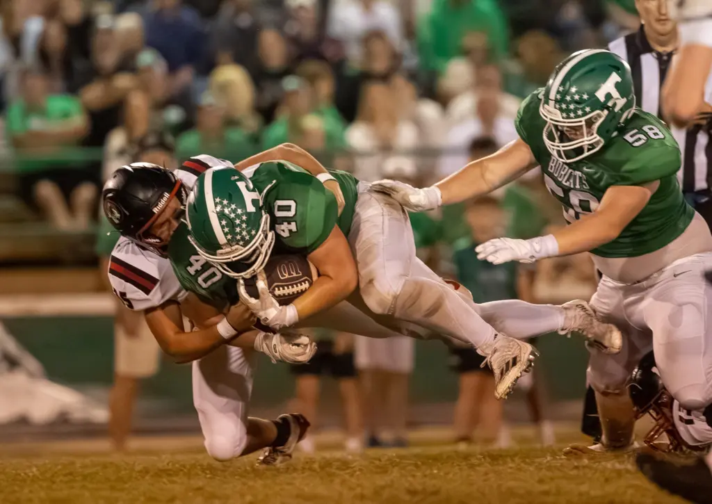 sept-26-2025-thayer-bobcats-battle-the-houston-tigers-in-high-school-football-126