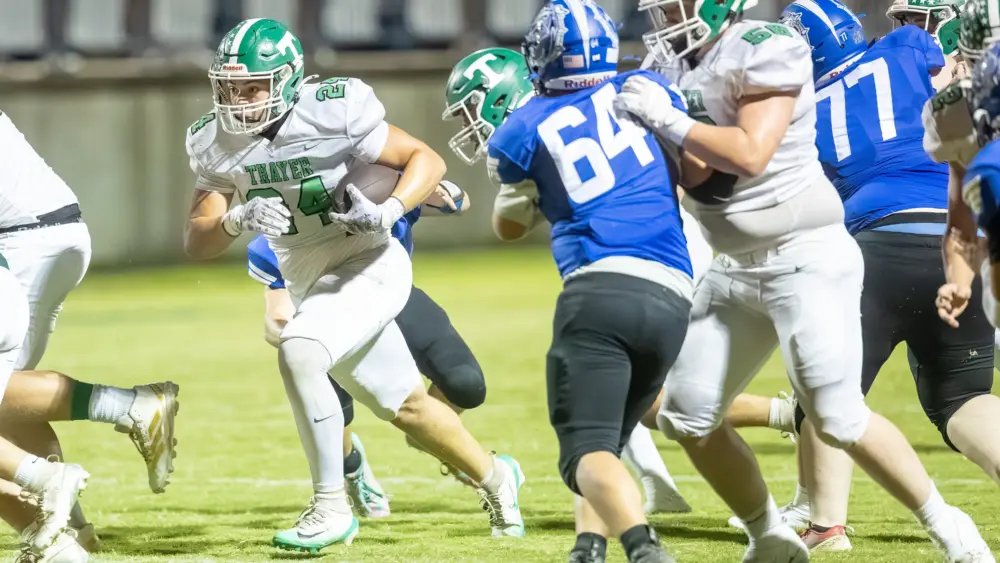 hsfb-the-thayer-bobcats-battle-the-cabool-bulldogs