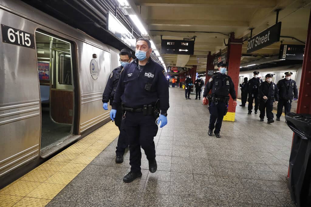 virus-outbreak-new-york-subways-3