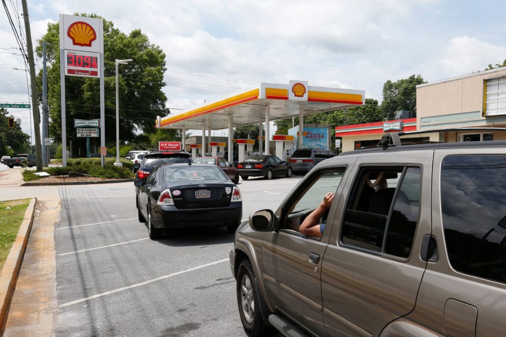 cars waiting on gas