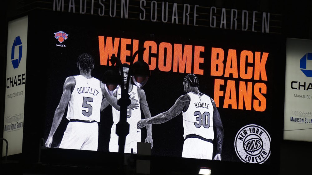 knicks-fans-back-at-the-madison-square-garden-nyc-2