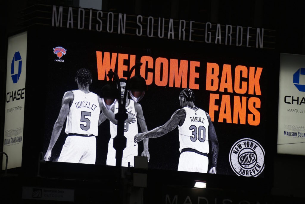 knicks-fans-back-at-the-madison-square-garden-nyc-2