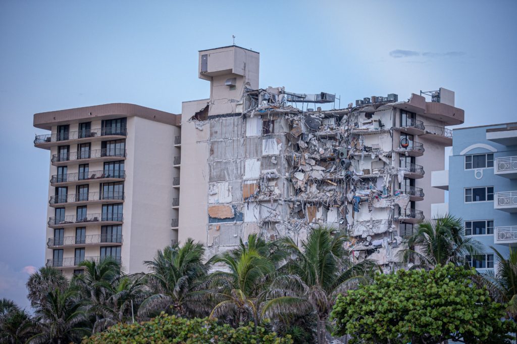 there-are-51-missing-after-the-building-collapse-in-miami-beach-according-to-a-tv-channel
