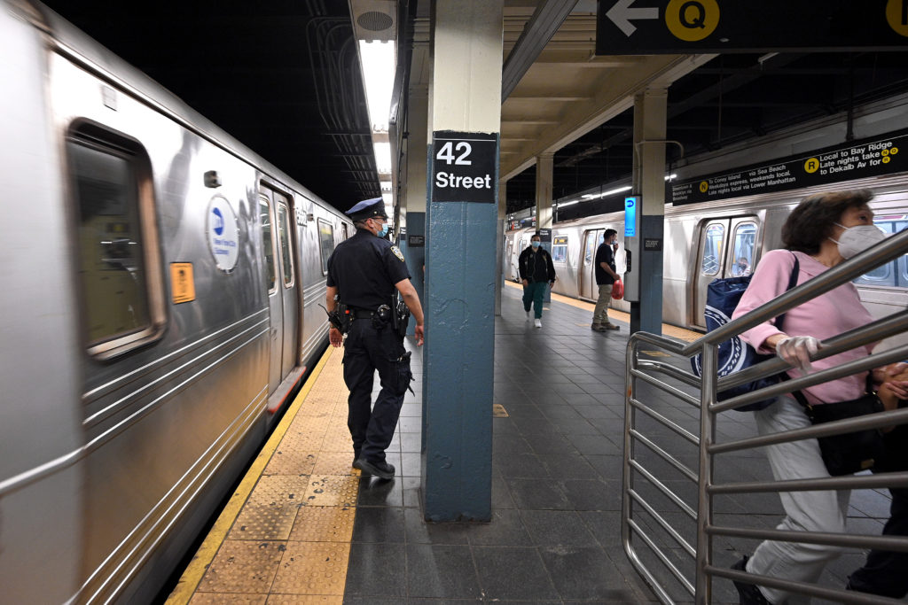 ny-nyc-subway-resumes-24-hour-service