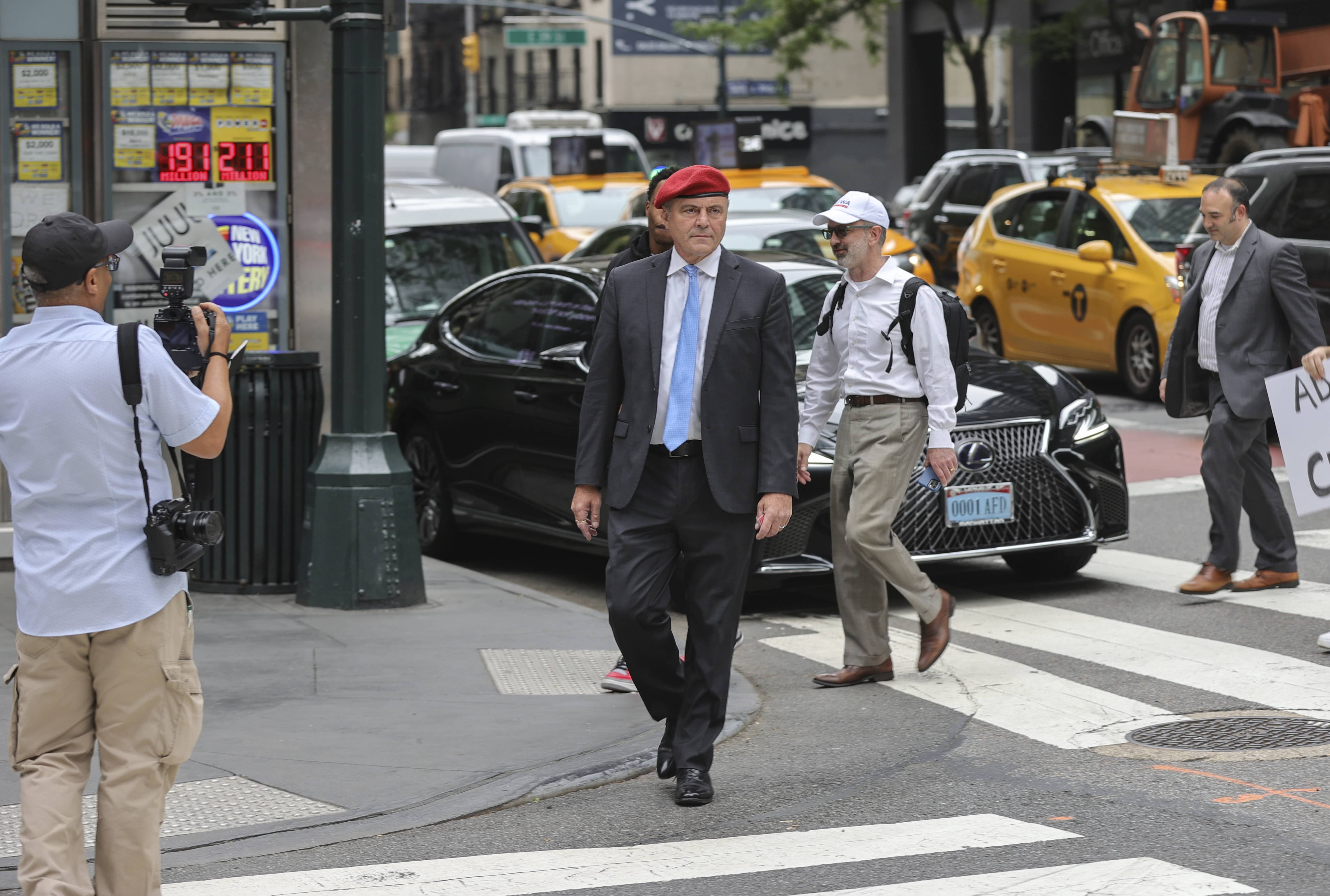 vereinigte-staaten-curtis-sliwa-presser-on-andrew-cuomos-sexual-harassment-allegations