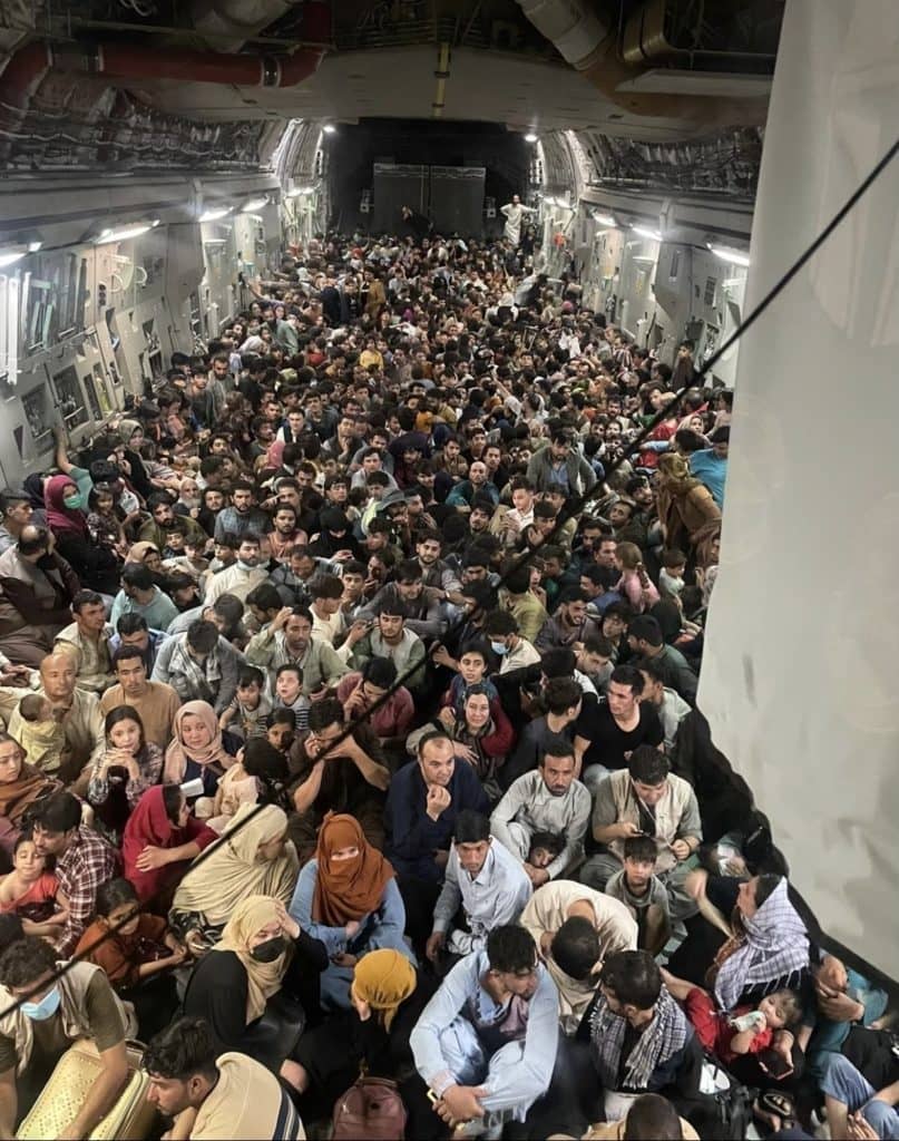 news-c-17-carrying-passengers-out-of-afghanistan