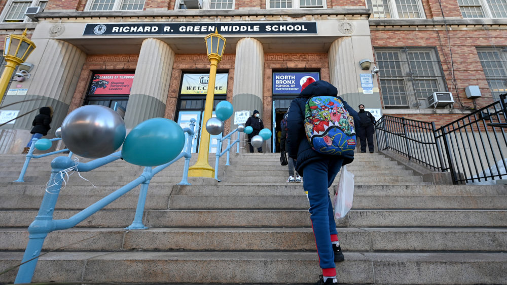 ny-nyc-mayor-visits-bronx-middle-schools-on-reopening-day-2
