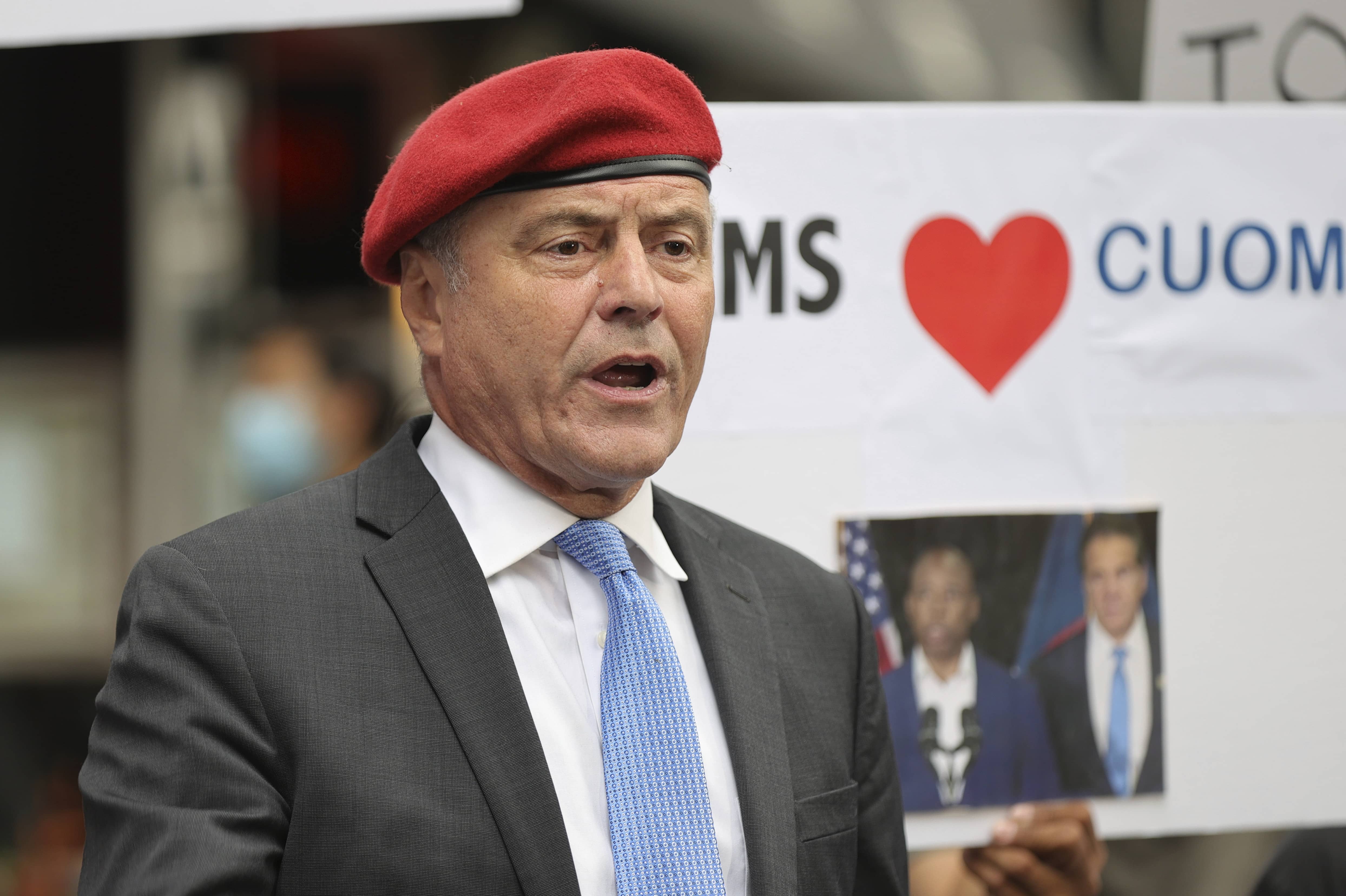 vereinigte-staaten-curtis-sliwa-presser-on-andrew-cuomos-sexual-harassment-allegations-2