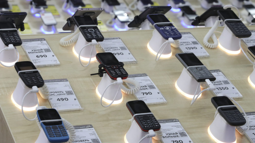 russia-feature-phones-for-sale-in-moscow