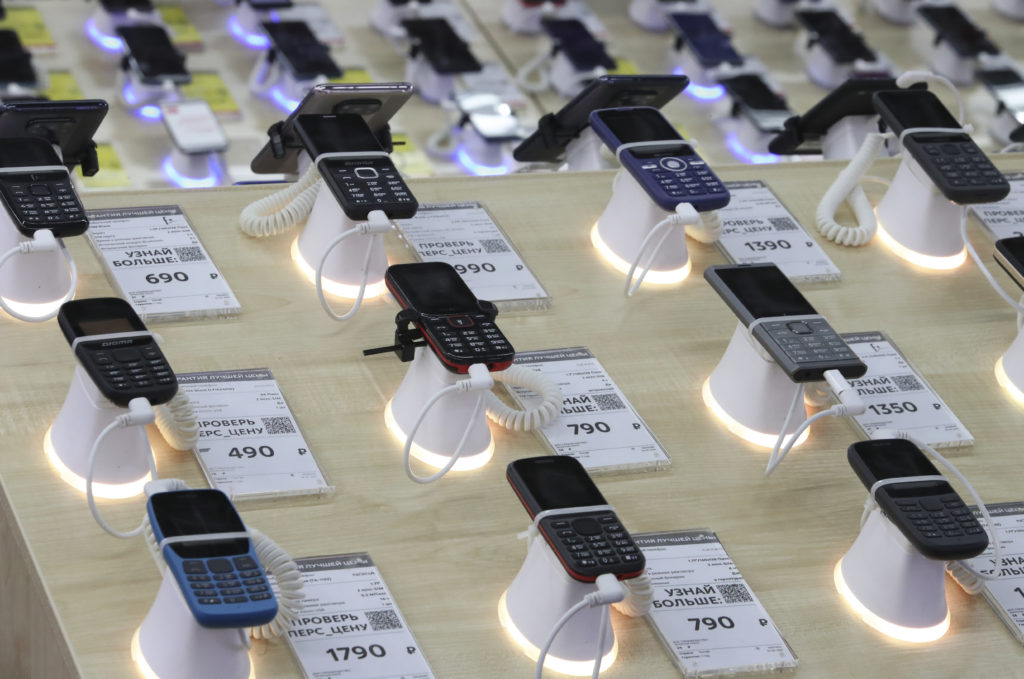 russia-feature-phones-for-sale-in-moscow