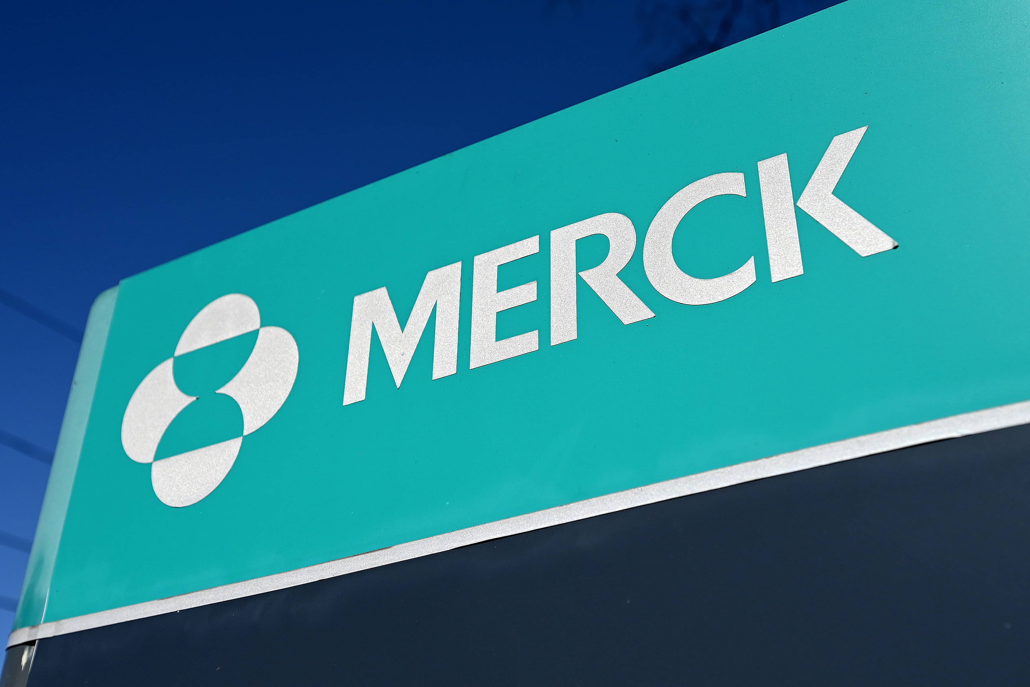 ny-merck-co-pharmaceutical-company-to-help-johnson-johnson-produce-covid-19-vaccine-3