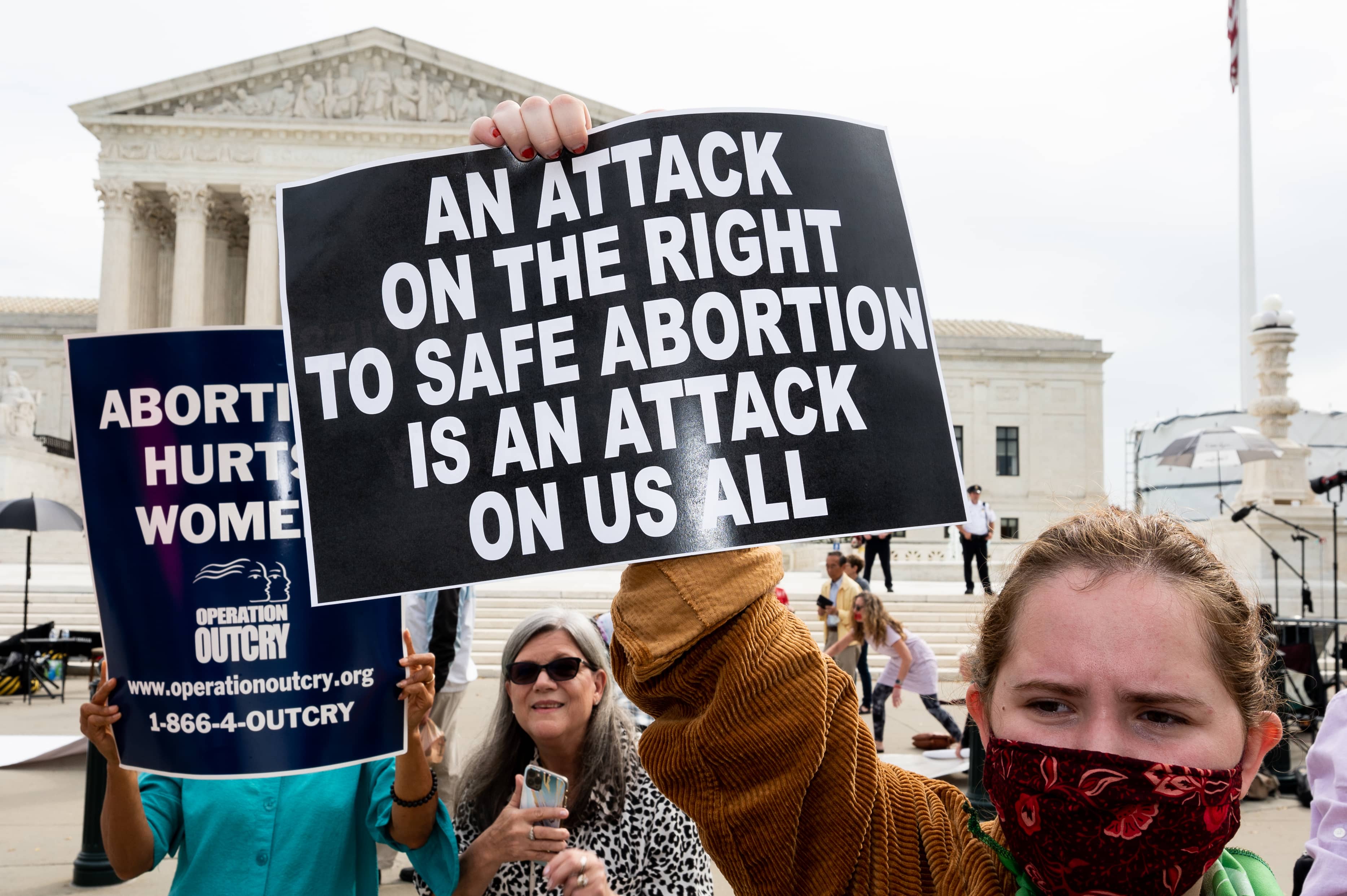 pro-choice-and-pro-life-protesters-at-the-supreme-court