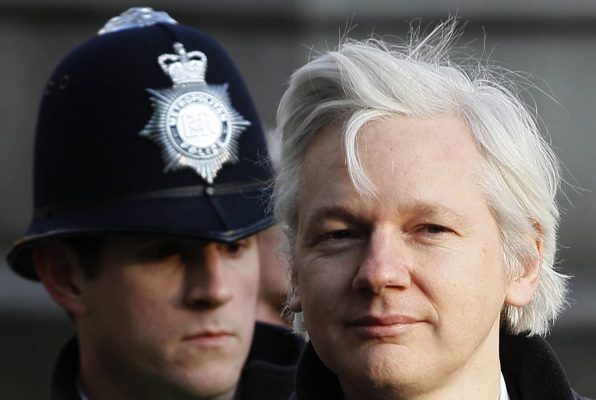 britain-assange-4