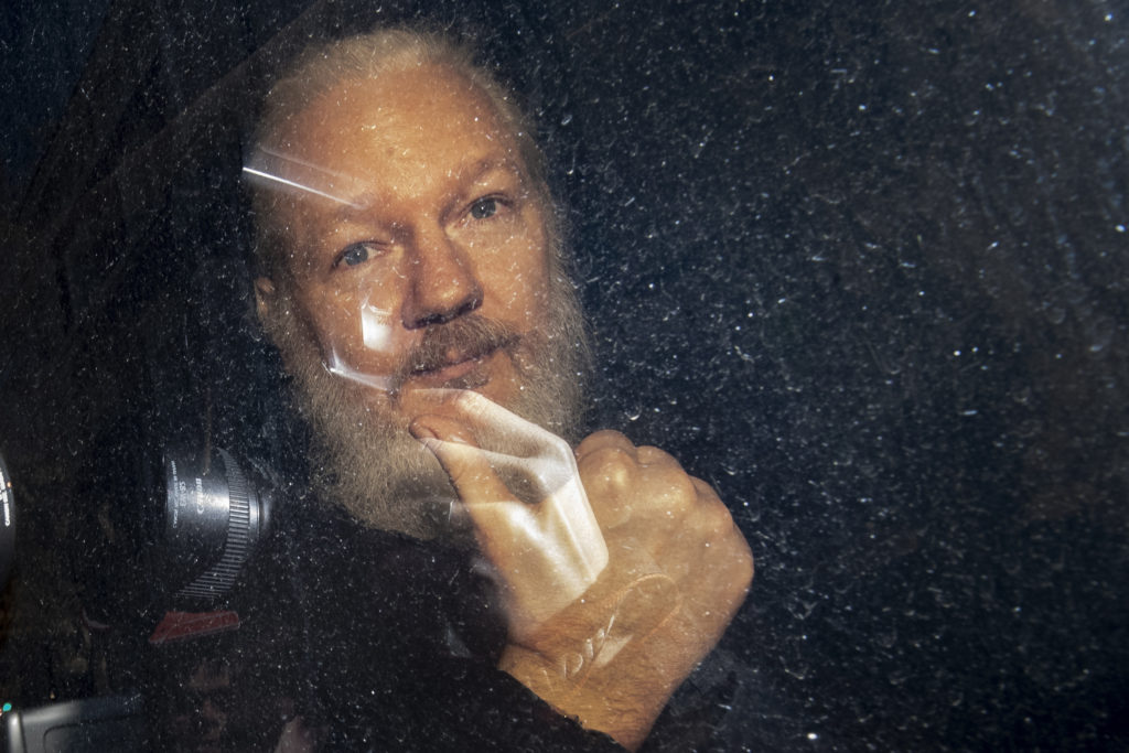 julian-assange-extradition-2