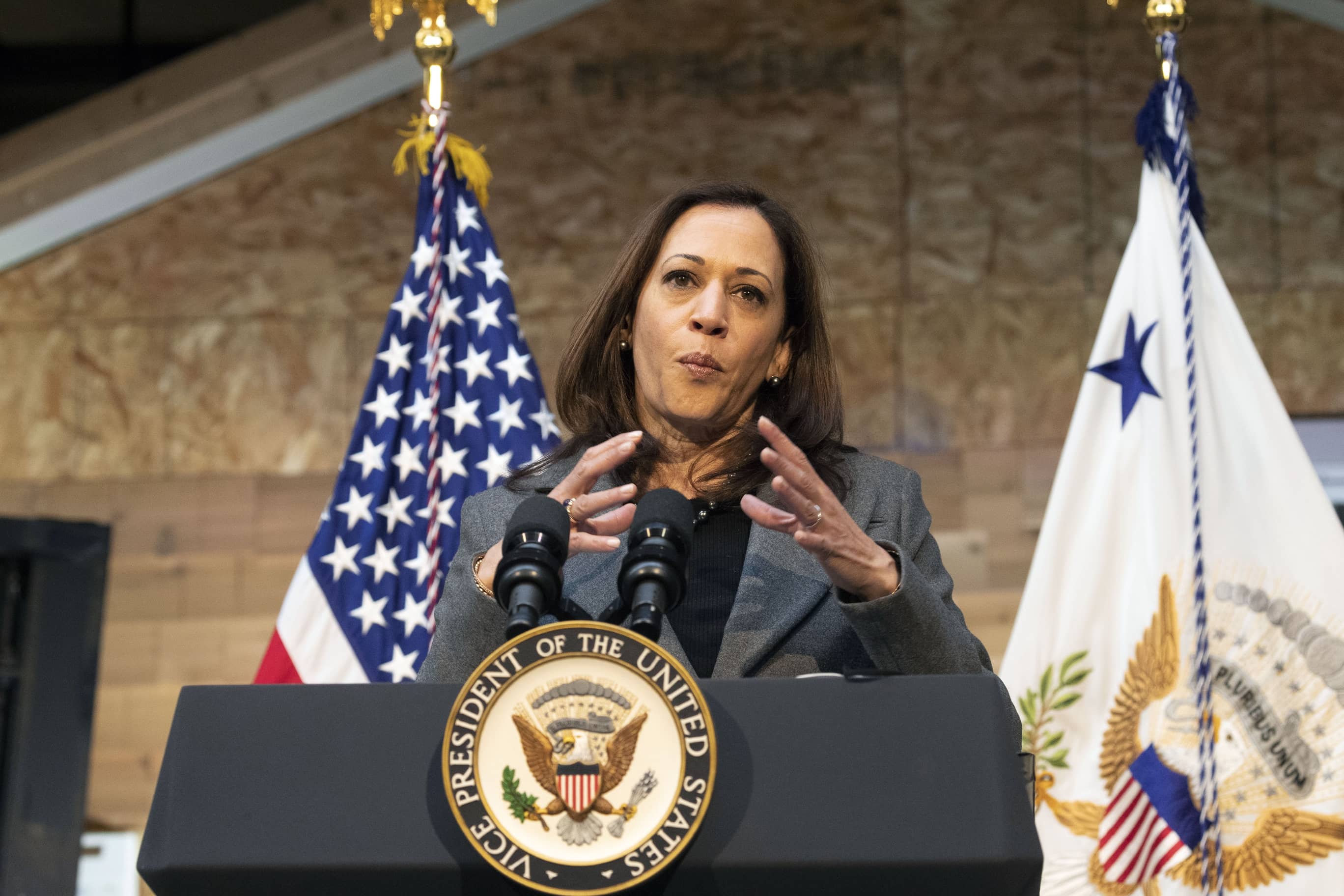 news-vice-president-kamala-harris-visits-milwaukee