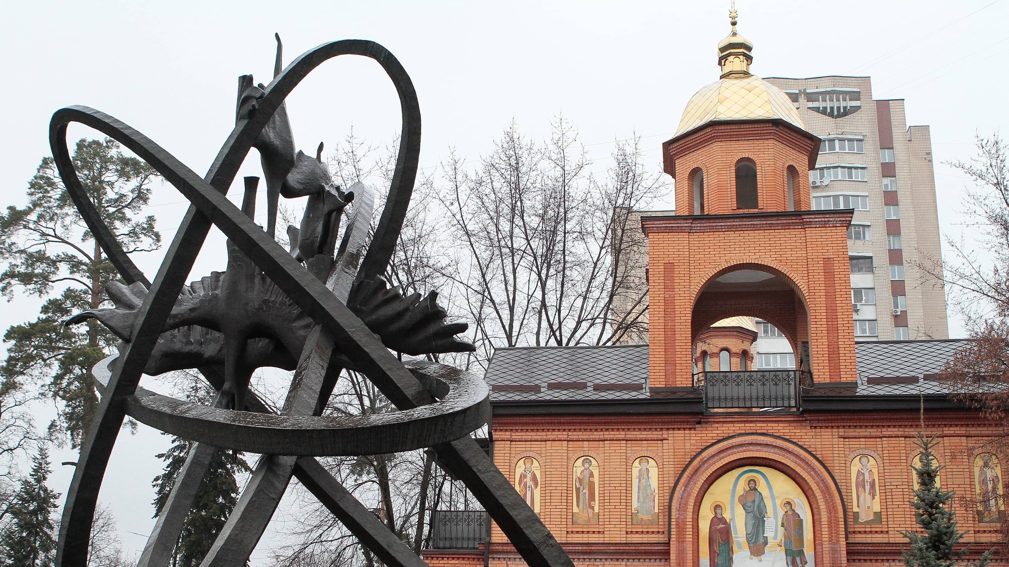 ukraine-monuments-to-chernobyl-liquidators