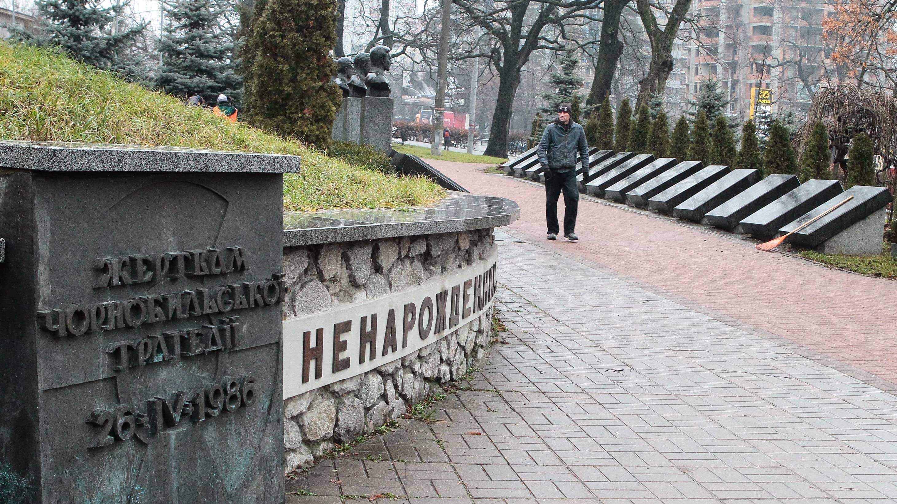 ukraine-monuments-to-chernobyl-liquidators-2