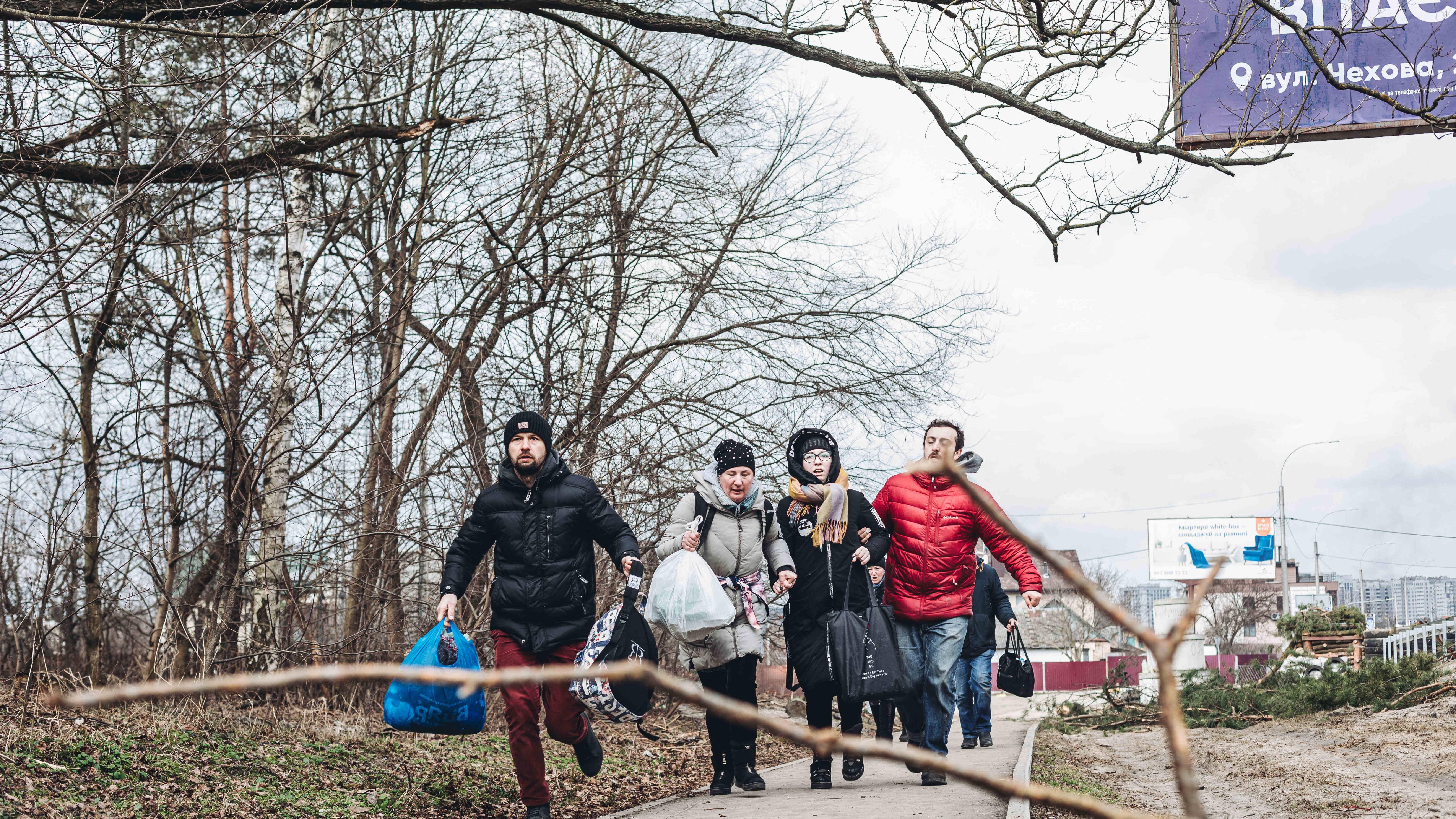 russia-bombs-irpin-during-evacuation-of-civilians-ukraine