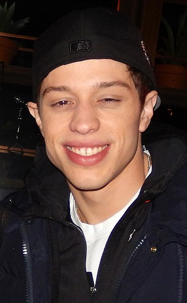 370px-pete_davidson_in_2015_17073107891-2
