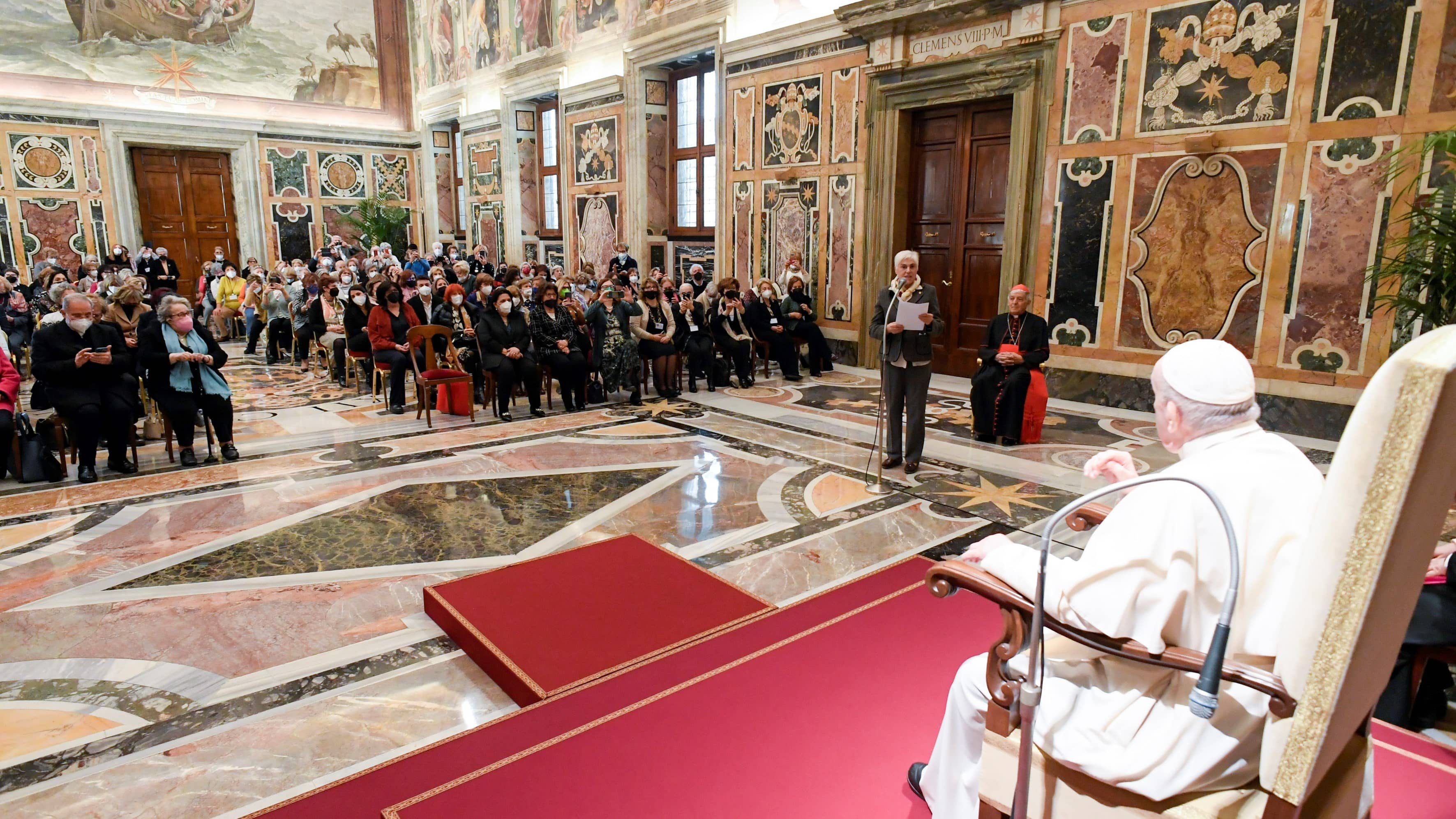 italy-italy-pope-francis-receives-in-audience-rappresentatives-at-meeting-sponsored-by-the-italian-womans-center-2022-03-24