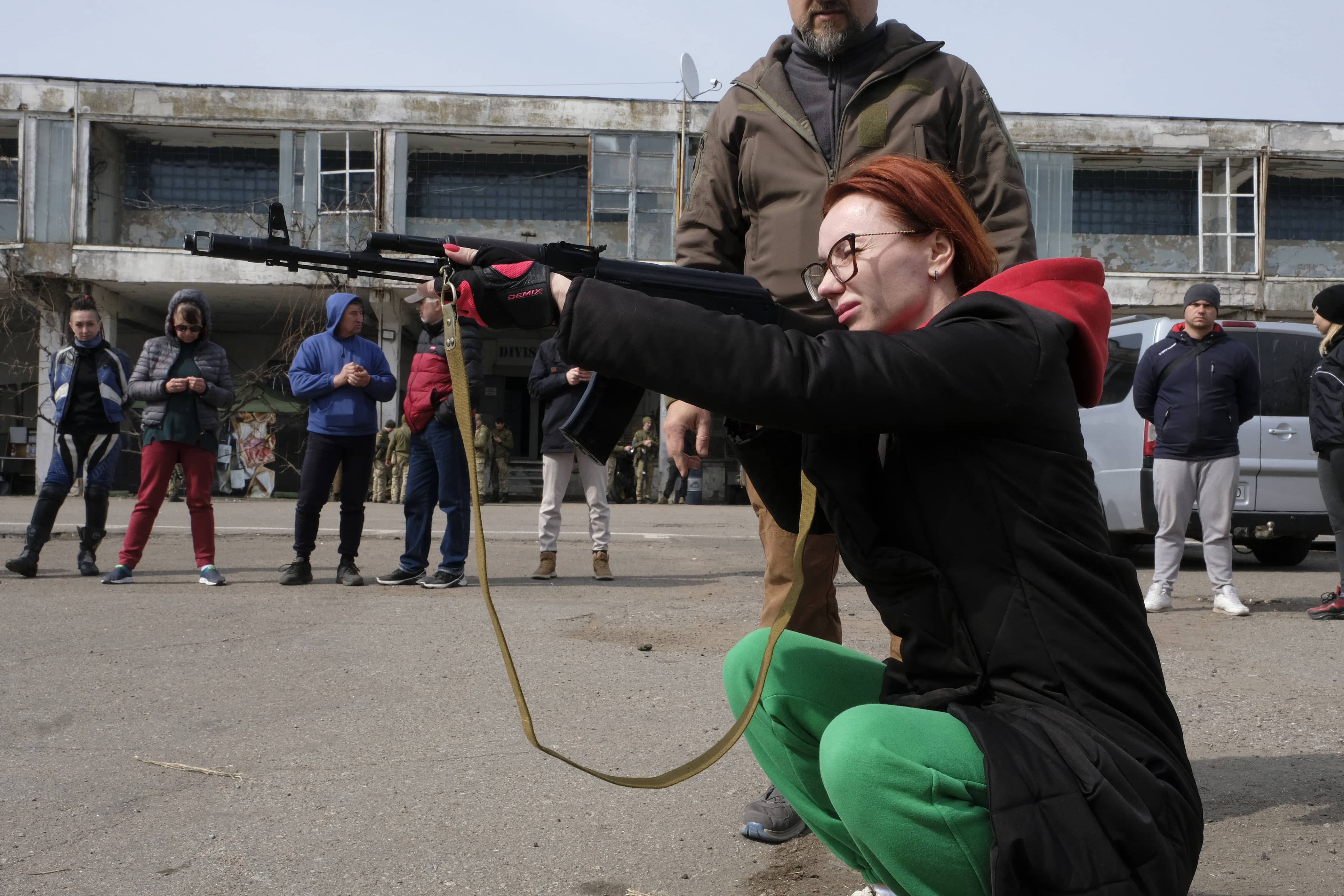 civilians-receiving-military-training-odesa