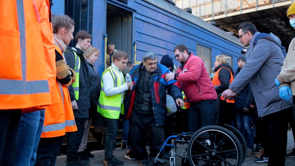 evacuation-train-from-kramatorsk-arrives-in-lviv