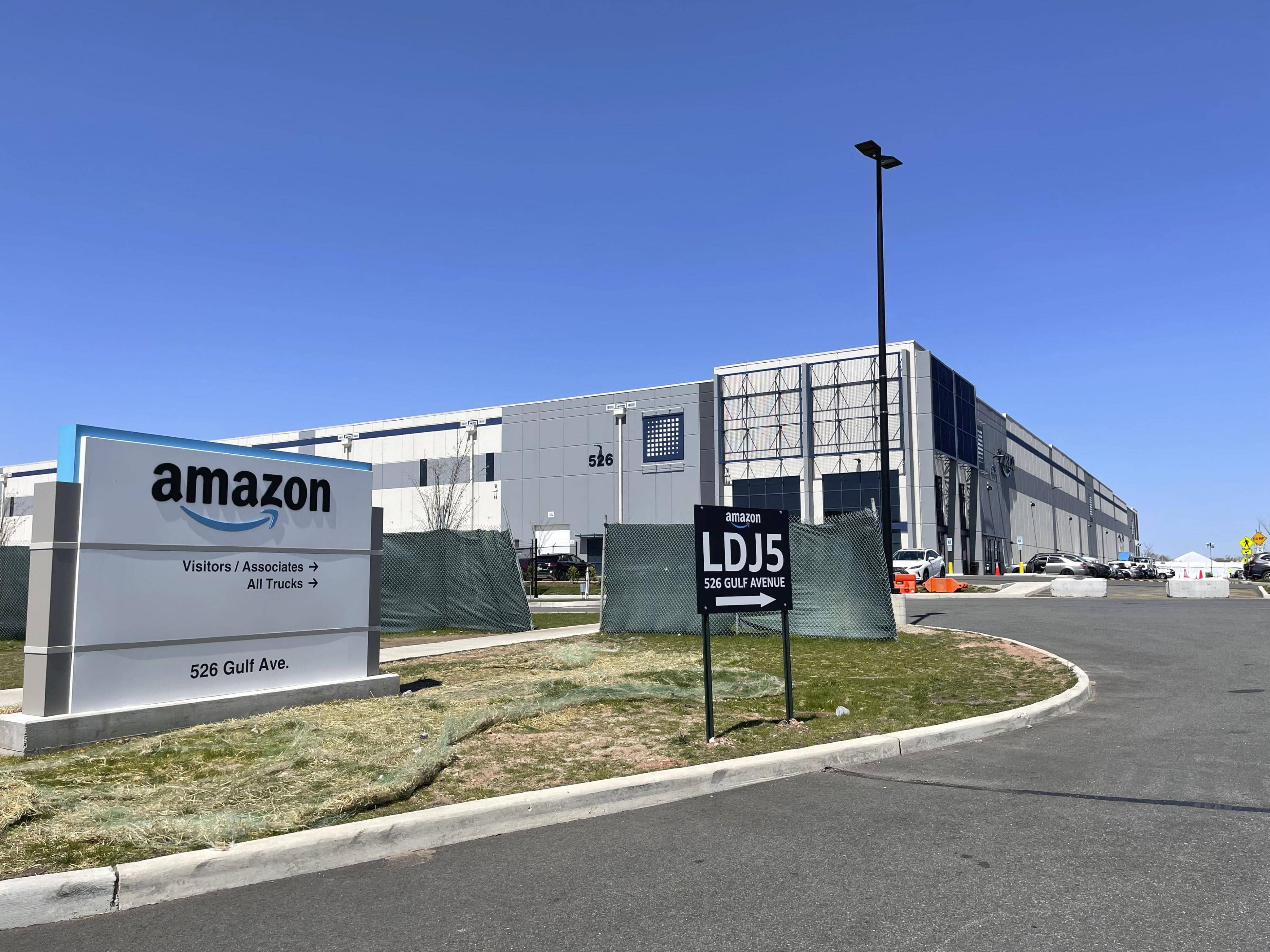 united-states-amazon-warehouse-in-n-y