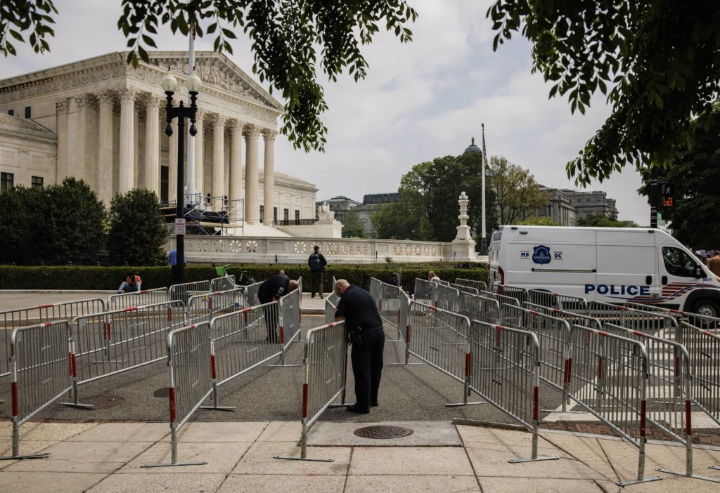 protests-at-us-supreme-court-over-pre-release-of-decision-overturning-roe-v-wade