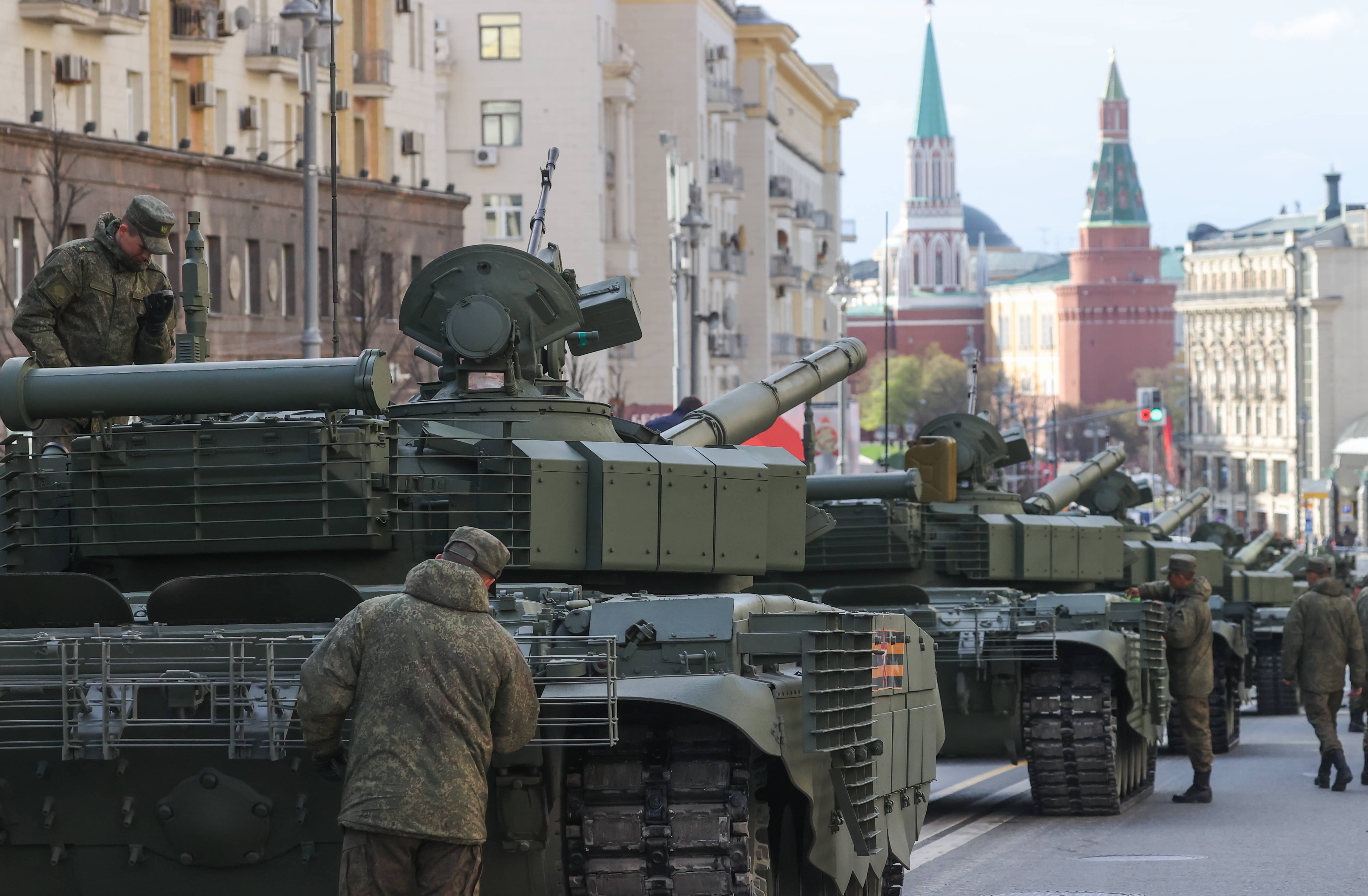 russia-military-hardware-heads-to-moscows-red-square-for-victory-day-parade-2