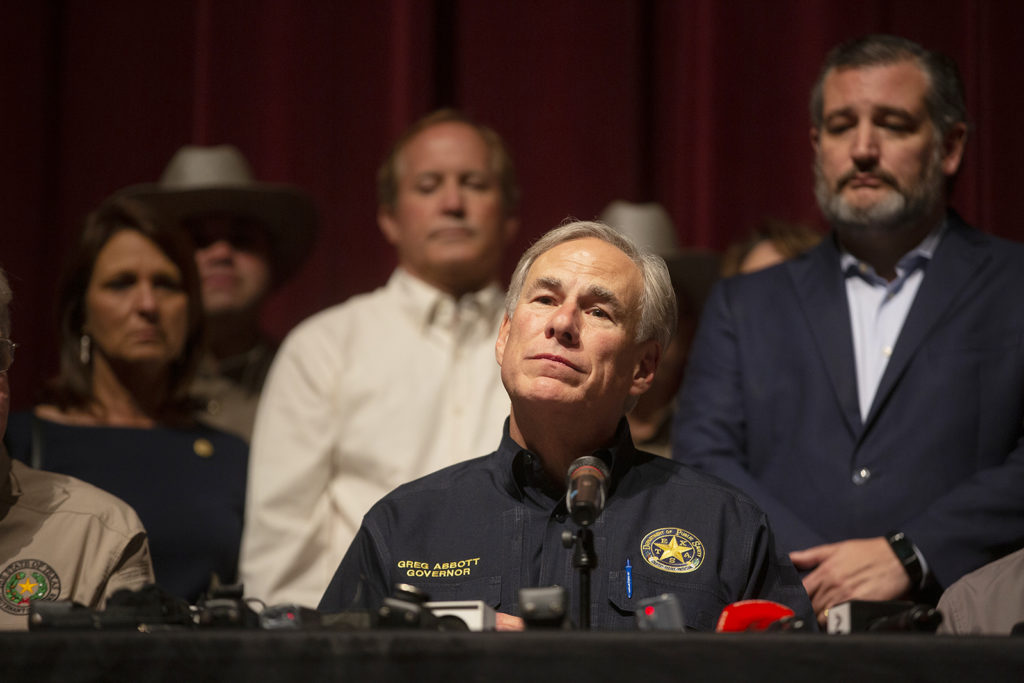 news-beto-orourke-confronts-governor-greg-abbott-at-a-press-conference-2
