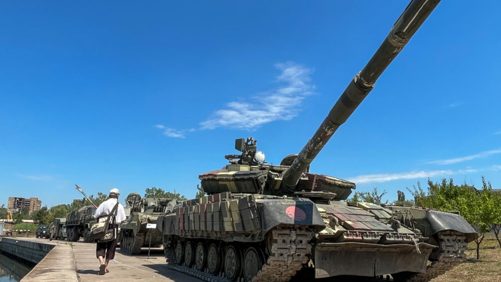ukraine-military-equipment-captured-from-ukraine-on-display-in-mariupol