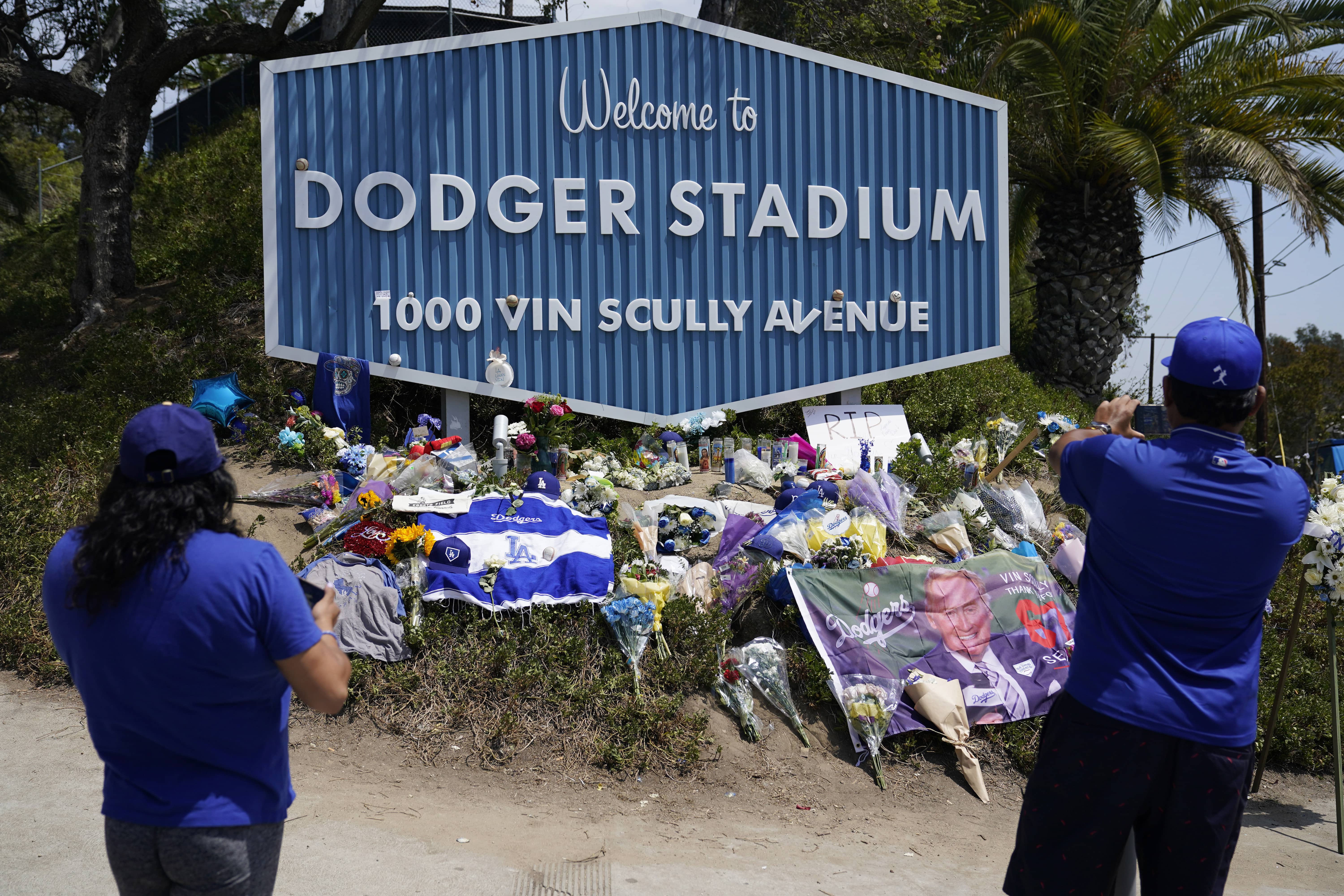 obit-mourning-scully-dodgers-baseball