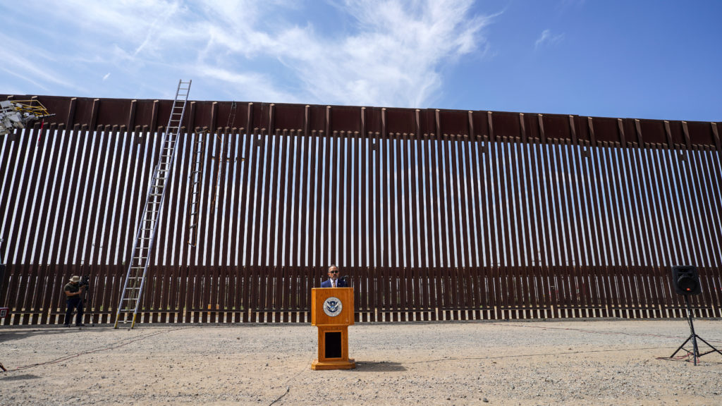 the-us-and-mexico-seek-to-stop-the-rise-in-migrants-killed-by-jumping-the-wall-2