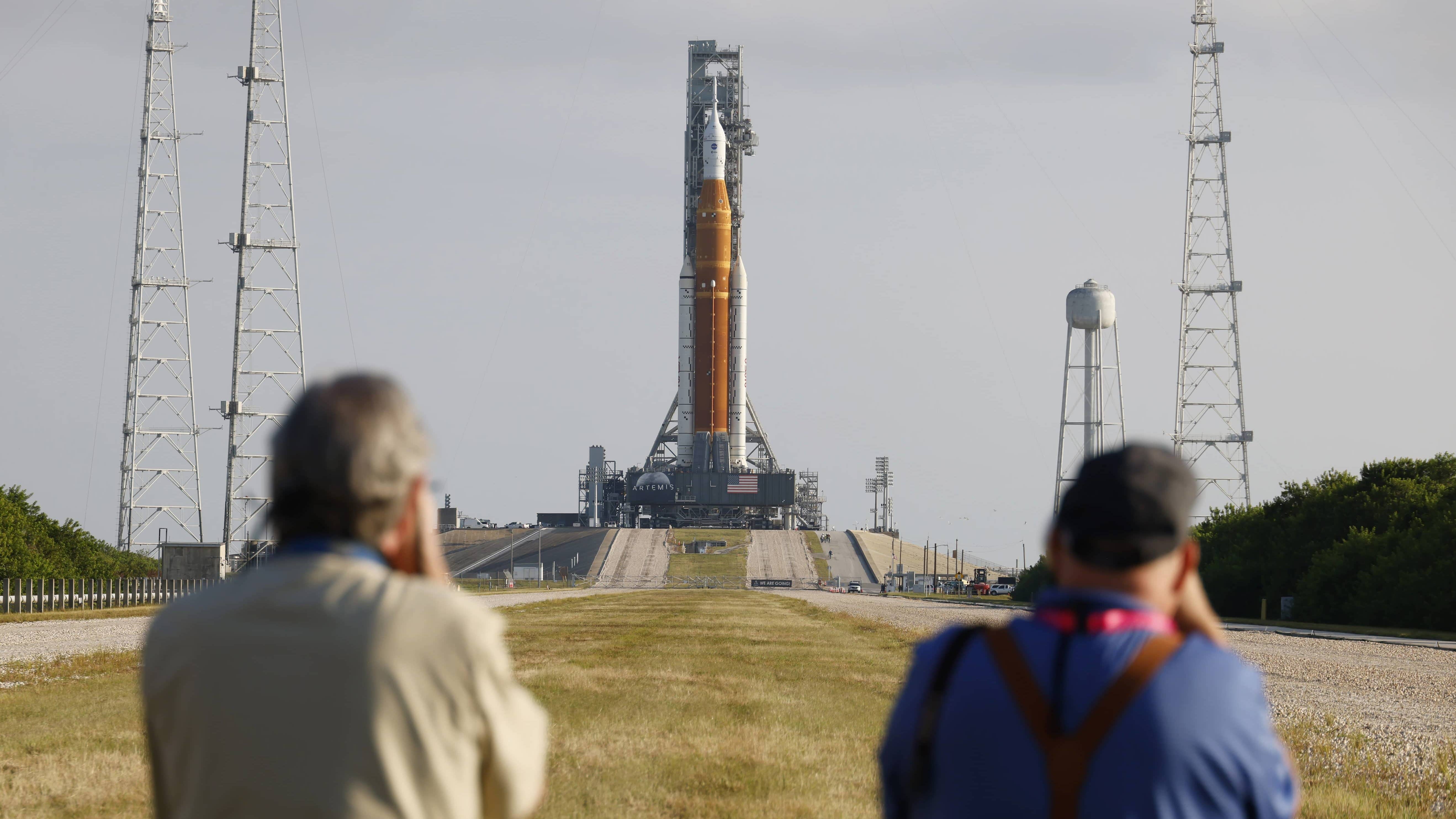 nasa-moon-rocket-2