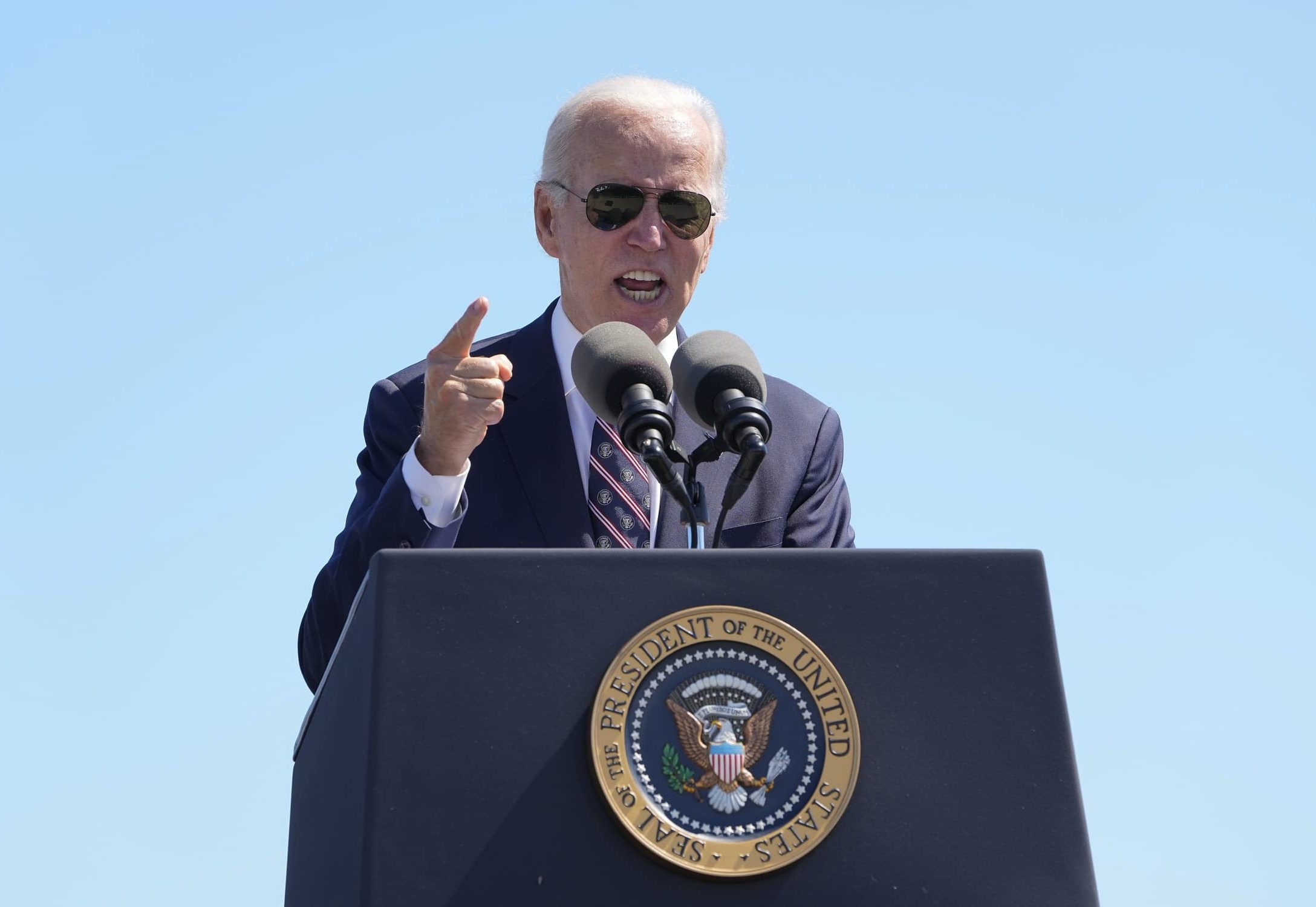 news-joe-biden-attends-intel-groundbreaking