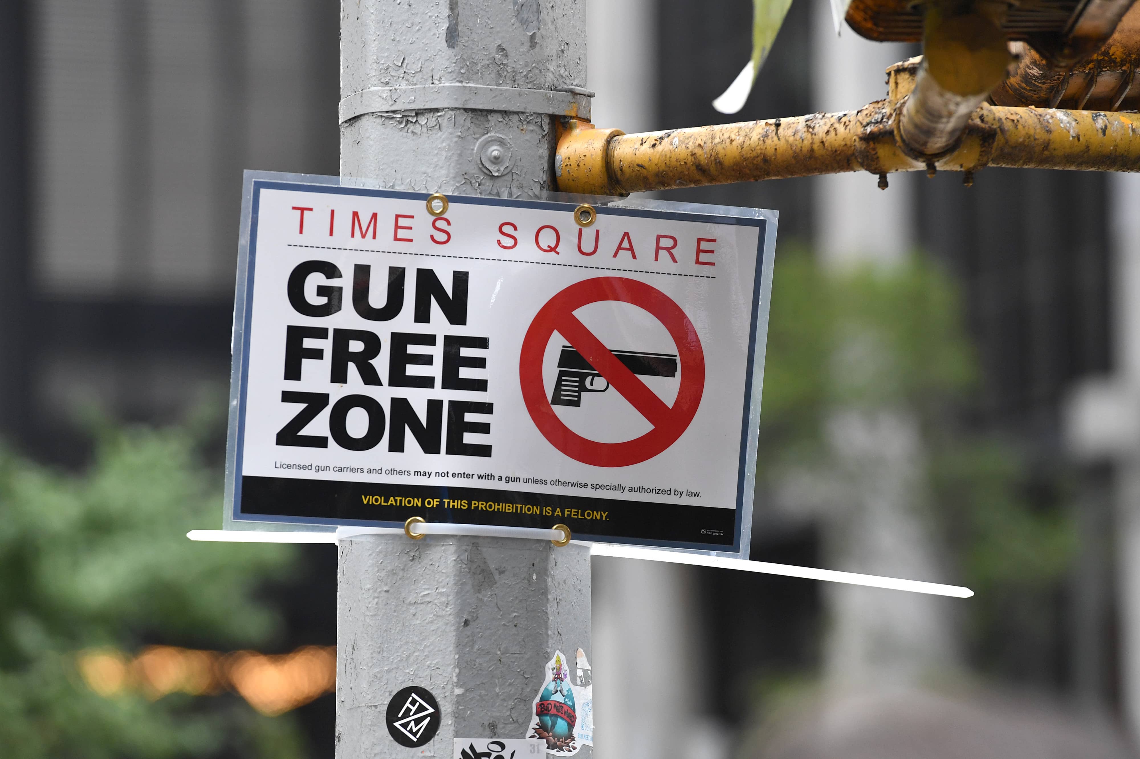 ny-gun-free-zone-signs-in-new-york-city