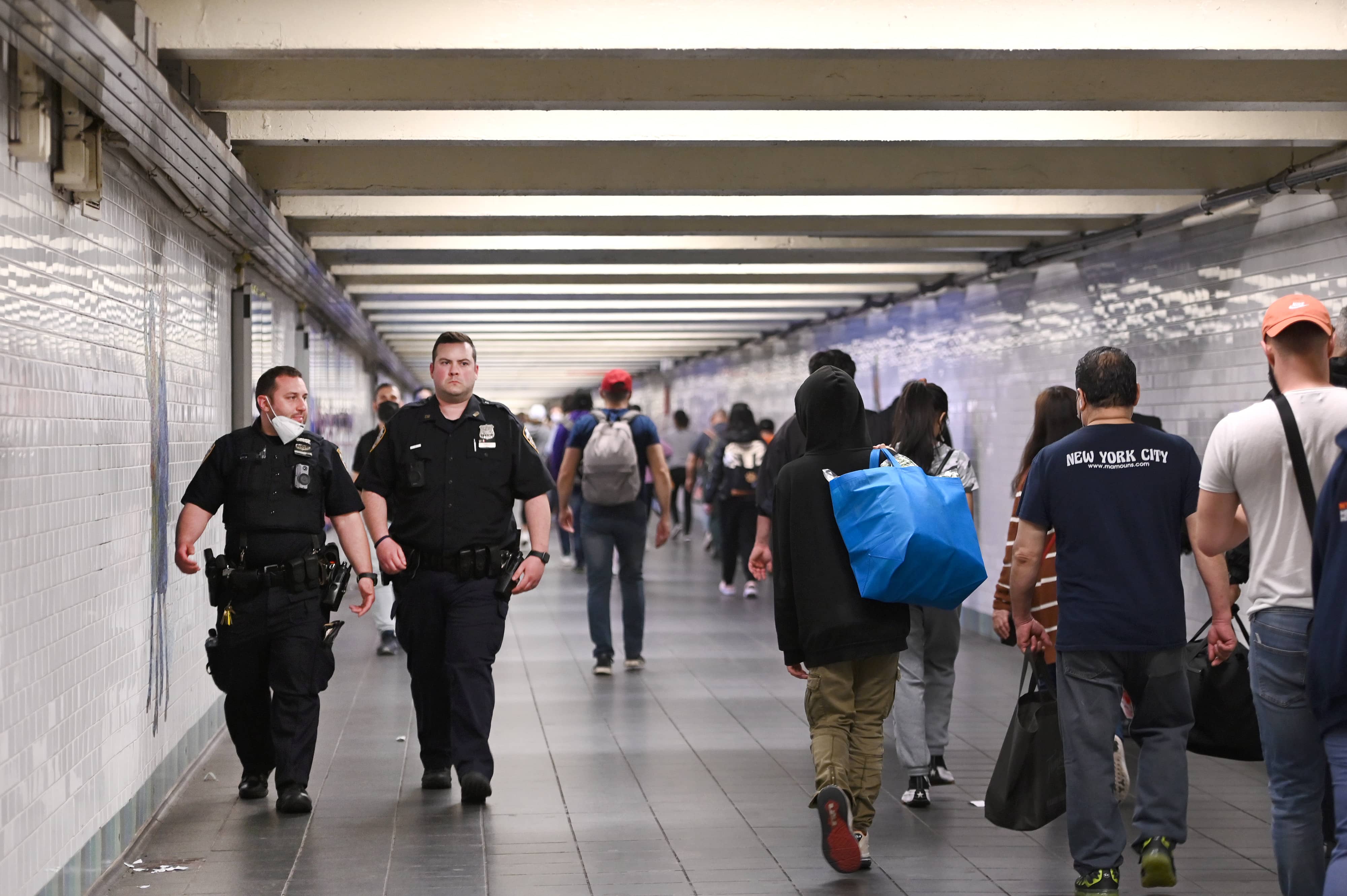 ny-nypd-step-up-patrols-on-nyc-subways-2