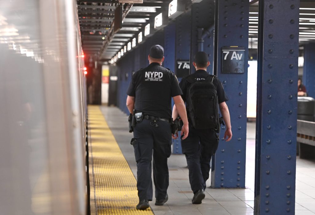 ny-nypd-step-up-patrols-on-nyc-subways-3