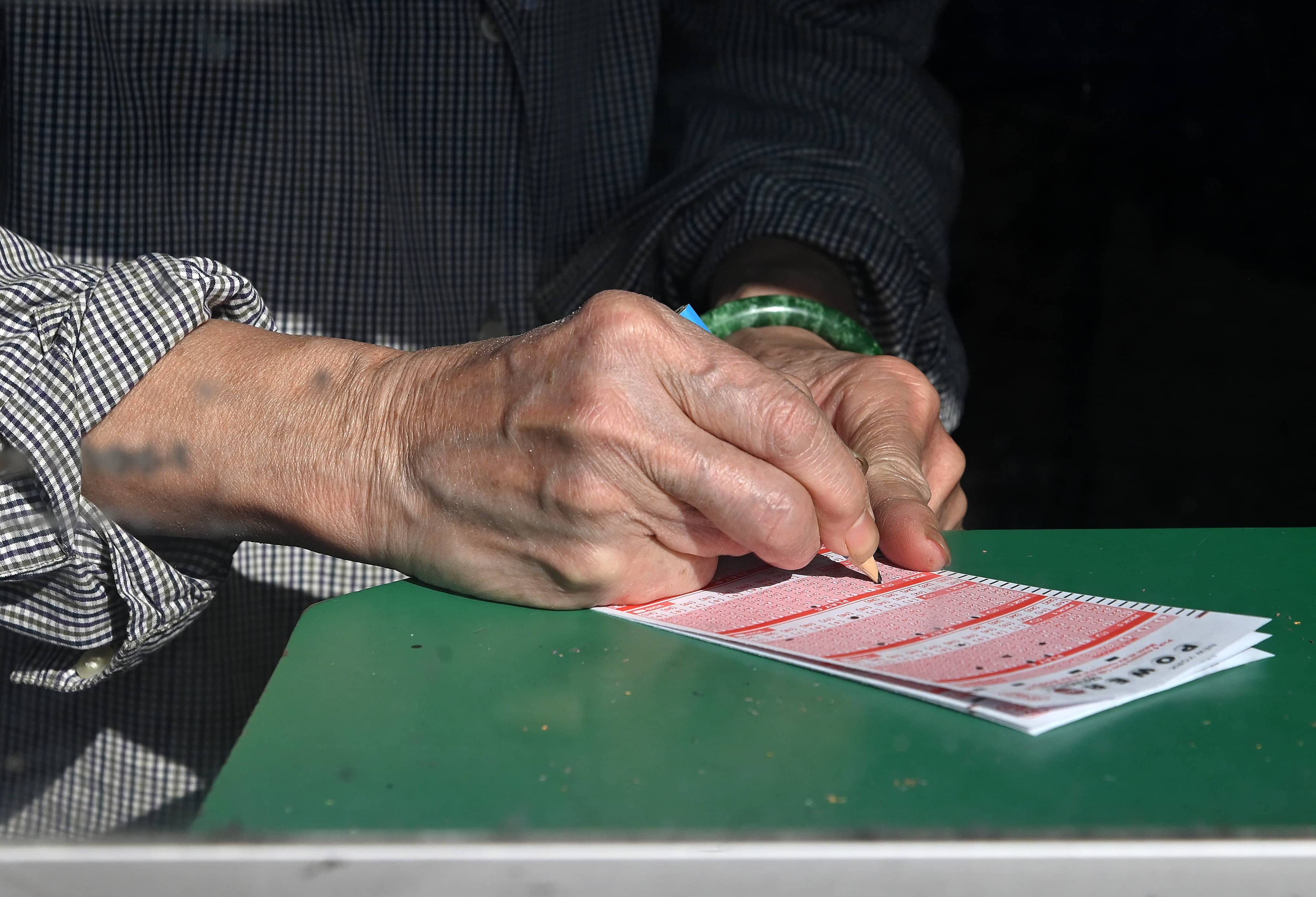 powerball-jackpot-soars-to-1-9-billion-dollars-77-wabc